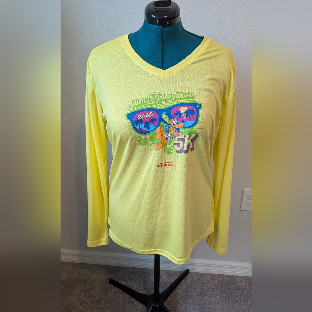 XL run Disney 2023 marathon weekend 5k shirt women's cut